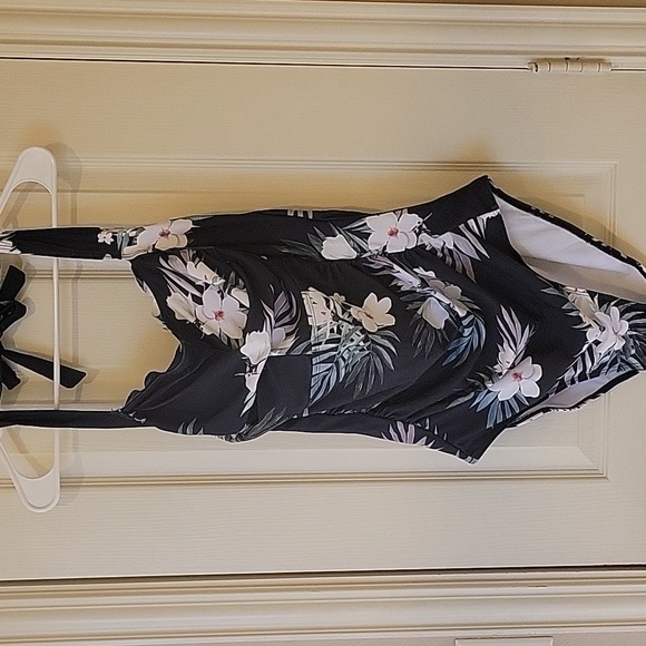 Floral Halter One-Piece Swimsuit Tummy Control NWOT - Picture 12 of 12